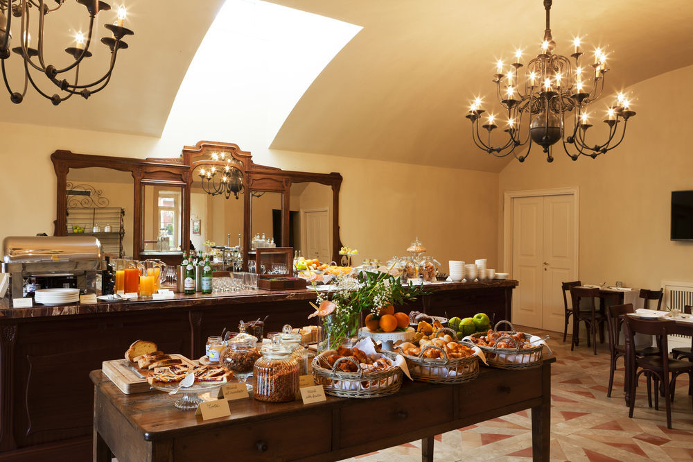 Qc Termeroma Spa And Resort Fiumicino Exterior foto Breakfast at the hotel